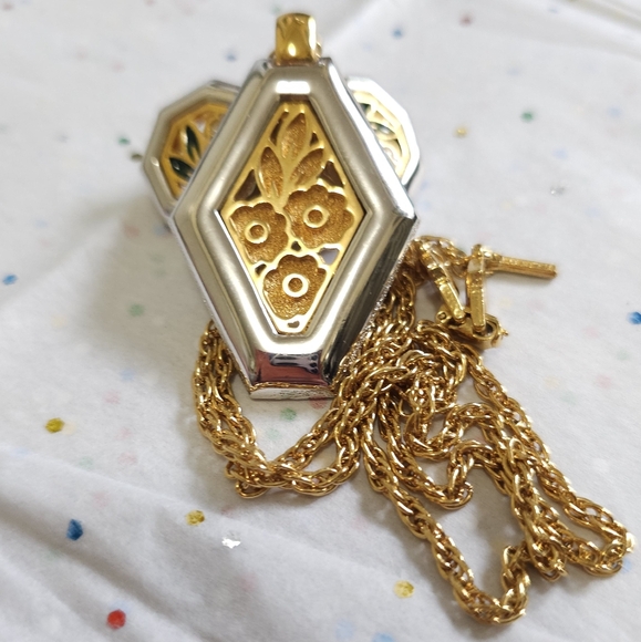 Vintage signed D'orlan pendant necklace and earrings set. Pendant Necklace Set. - Picture 9 of 9